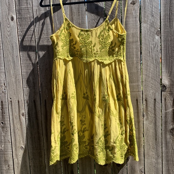 NWT UO Jamie Embroidered Babydoll Dress Yellow SZ M SOLD OUT - Picture 6 of 7